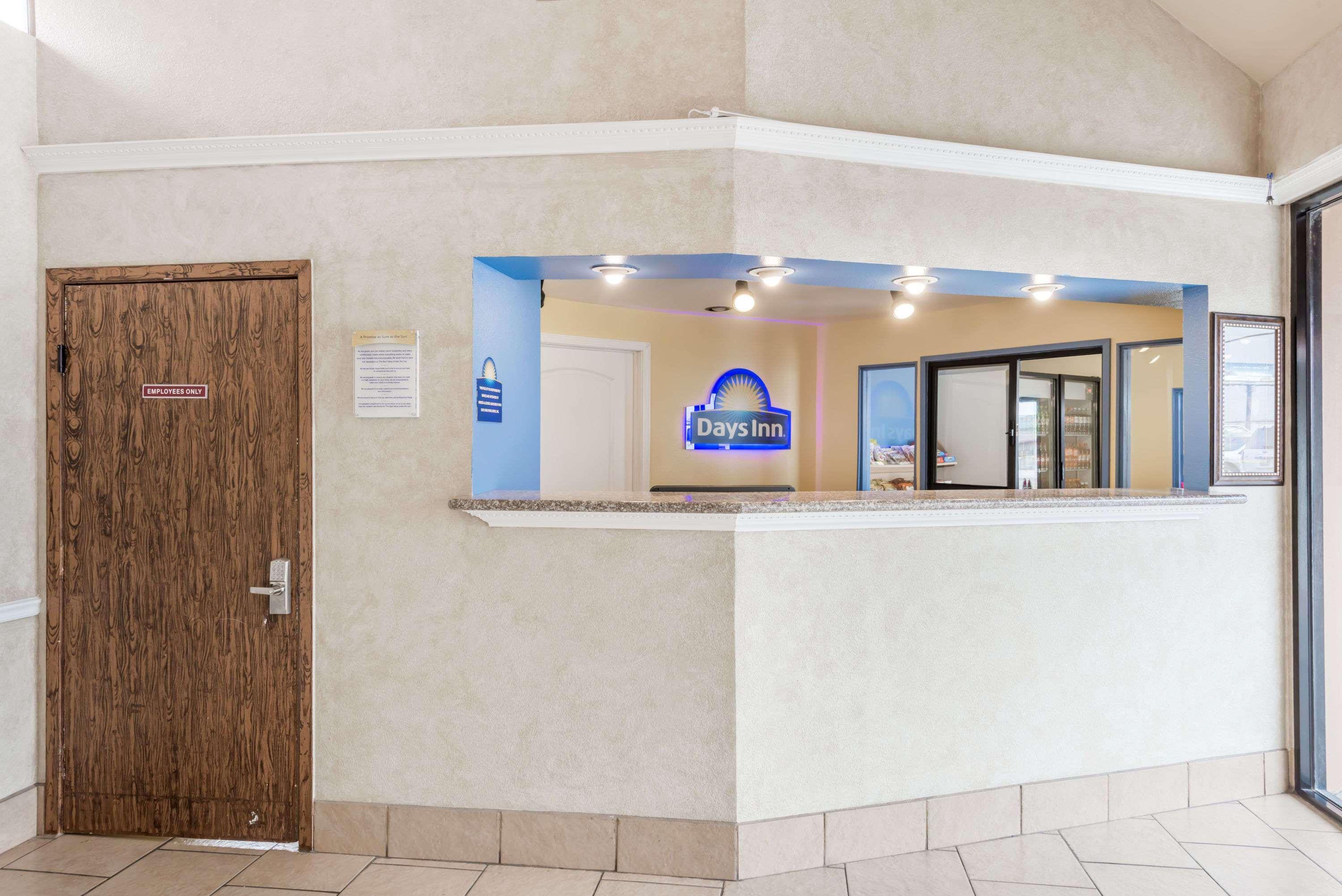 Days Inn By Wyndham San Antonio Splashtown/Att Center Dış mekan fotoğraf