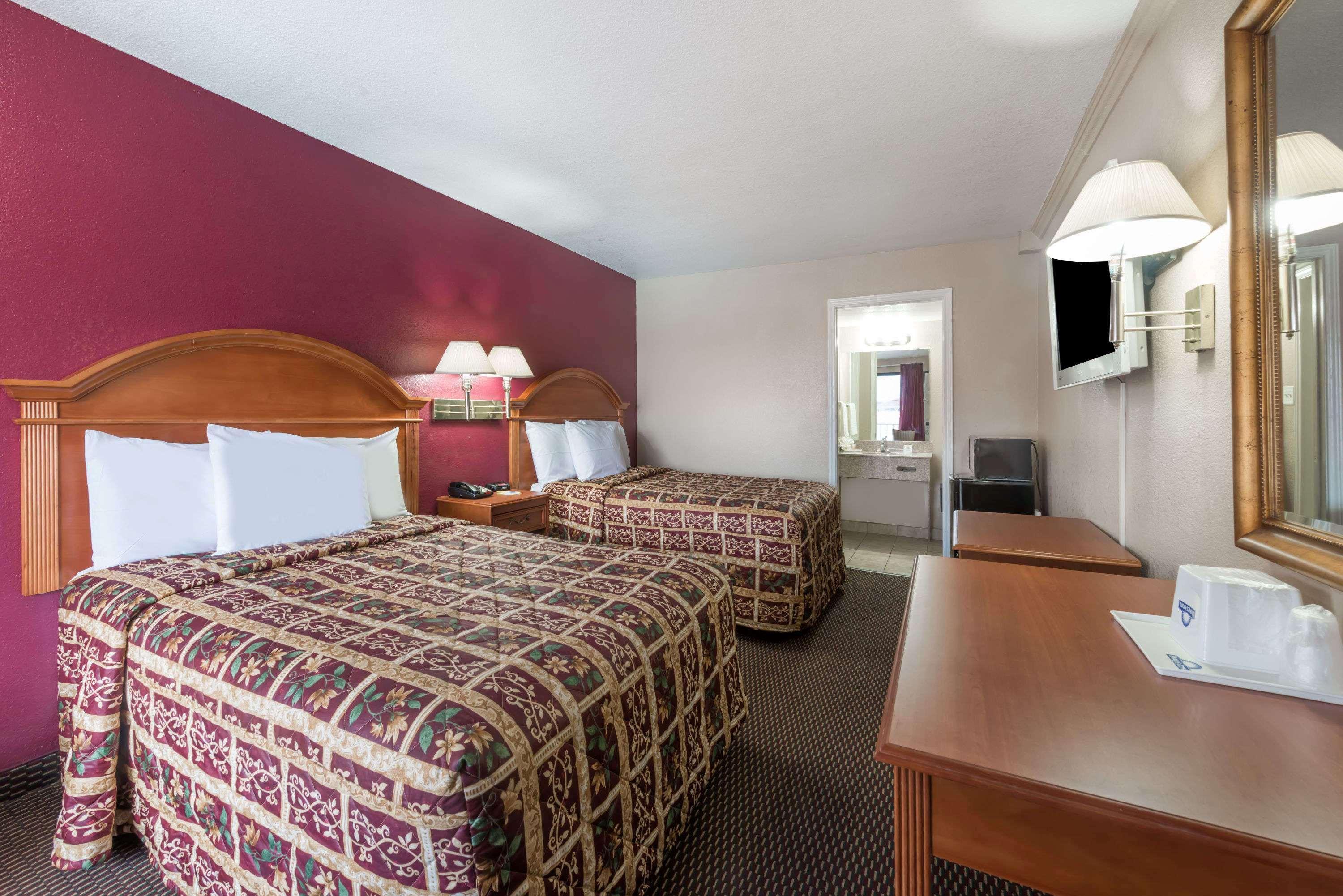 Days Inn By Wyndham San Antonio Splashtown/Att Center Dış mekan fotoğraf